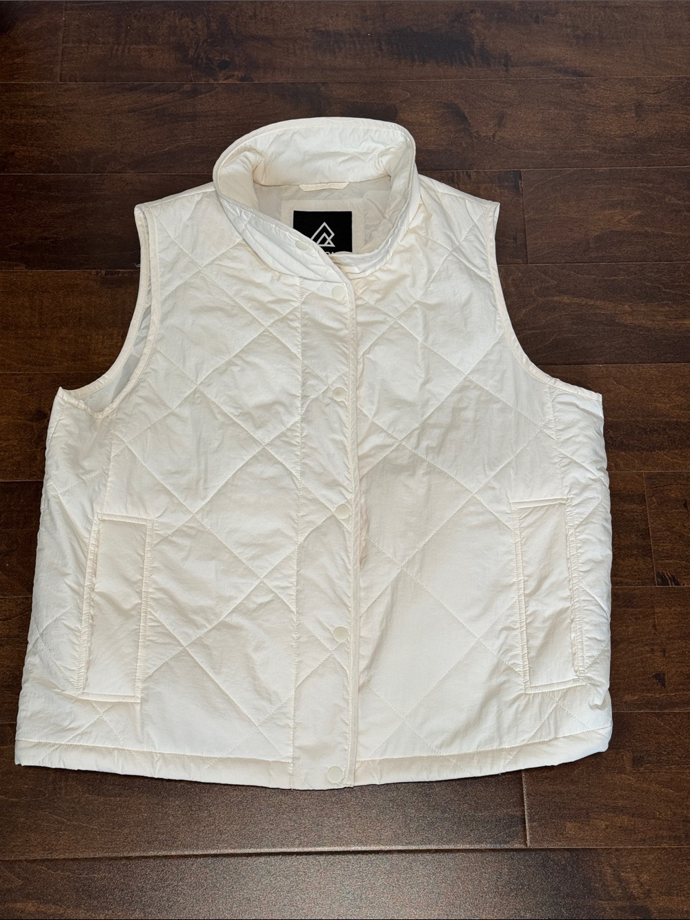 Quilted White Sleeveless Puffer Vest - Women